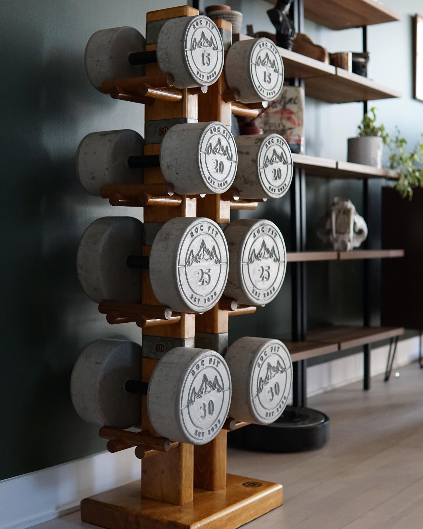 Tree Gym Wood Dumbbell Tree - Horizontal Concrete, Holding Pegs